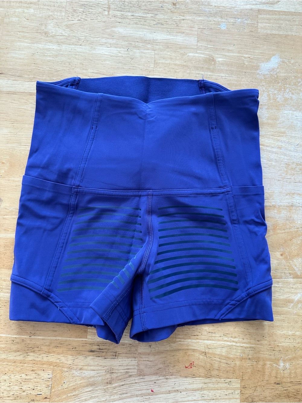 Lululemon shorts size 6